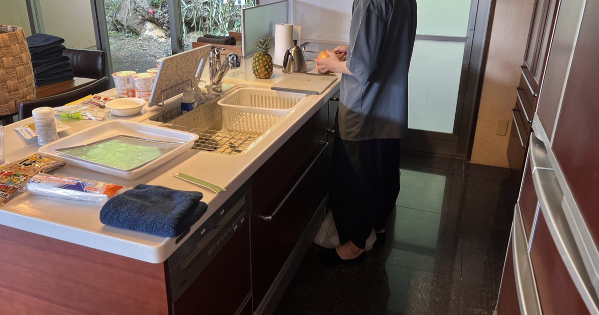 pohe_poke's tweet image. 冬の夏目のモーニングルーティン

フルーツを切る