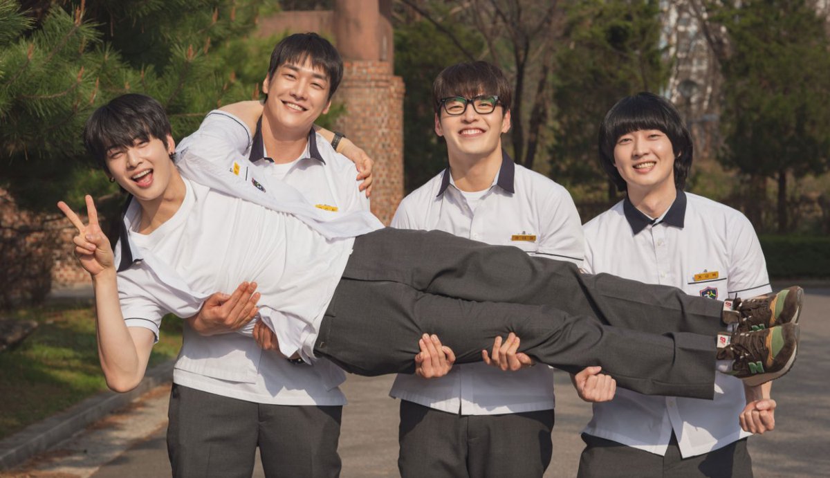 CoreanBoxOffice's tweet photo. #박스오피스 주말 탑3 (44주차) #퍼스트라이드 주말23만1천 (누적36만9천) #극장판체인소맨레제편 14만7천 (279만) #8번출구 8만5천 (323만) #코리안박스오피스 #흥행순위 https://t.co/HJTY57SAUz https://t.co/eV4l7kqx9o