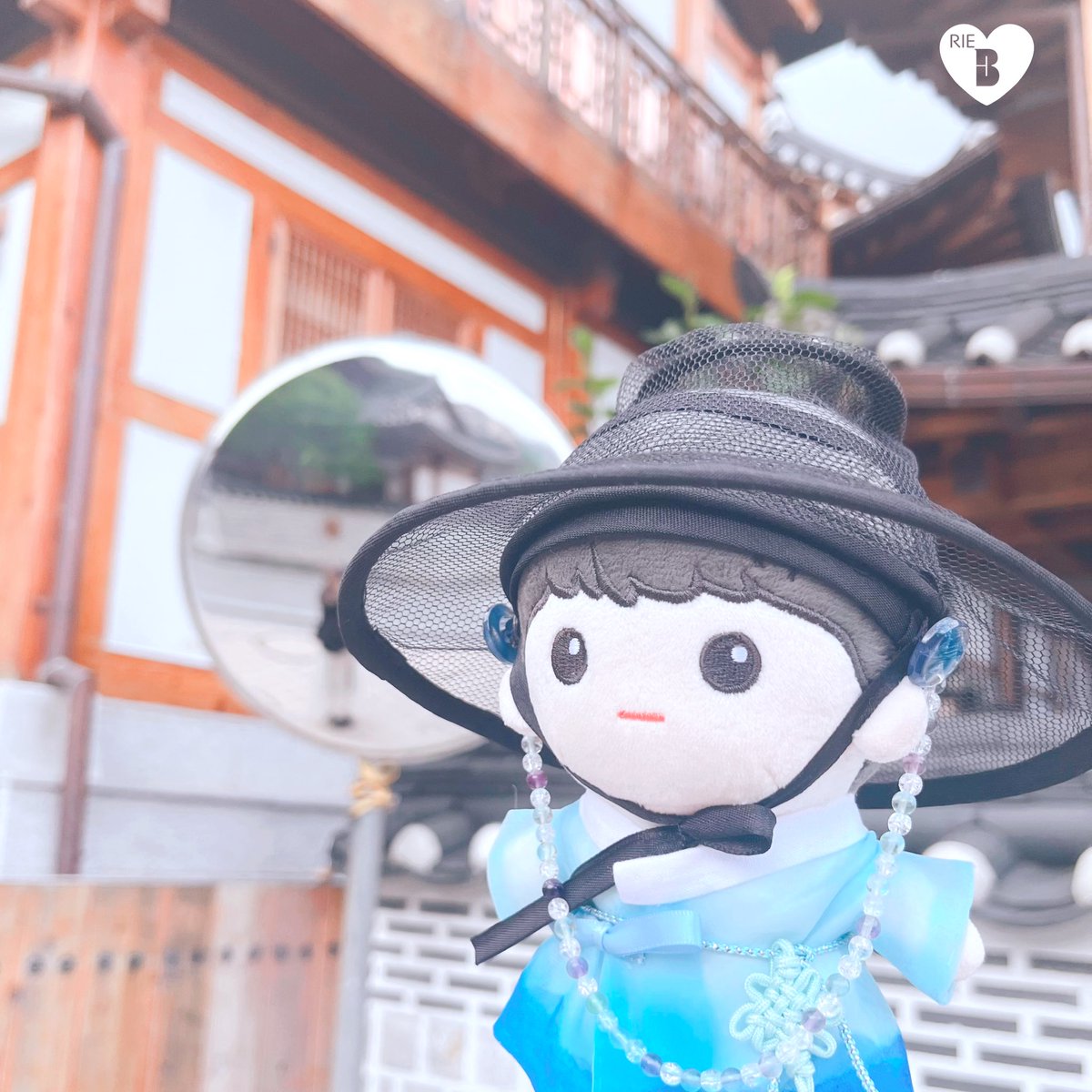 ˚ . 𖥔 ݁   ˖
           .   ⊹ · 　 * 
멋진 아침엔, 멋진 곳으로.
저 산자락은 익숙한 풍경인가요?
도시를 잠시 벗어나 걷는 시간,
그 자체로 행복이네요.
맑은 공기 속에서
하늘은 높고, 시간의 흐름도 느리게 갑니다.
⊹ ·   * .
<a href="/BOGUMMY/">박보검</a>ˎˊ˗
#은평한옥마을 #imagineyourkorea
#서울데이트코스♡