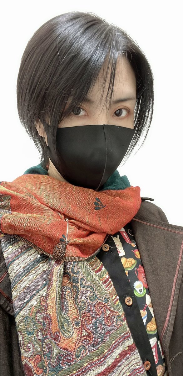「本日の装備〜。 自宅の洗面所が奇跡の自然光白ホリ爆盛れスポットのため、実際はこれ」|鼬家📚4/9静コミA17のイラスト
