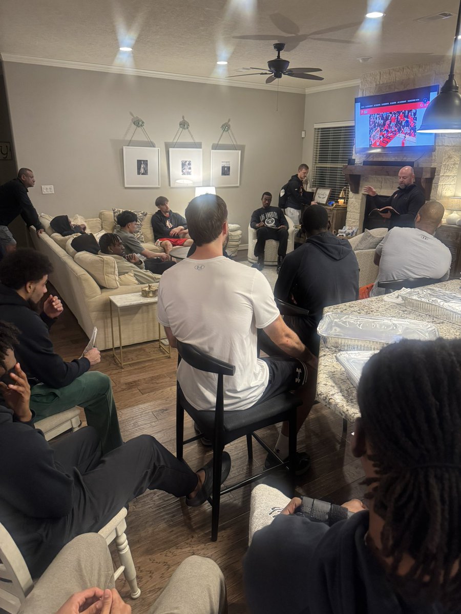 BearkatsMBB's tweet image. The season is here!!! Pregame at HC @Chris_Mudge 🏠