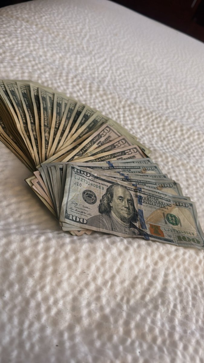 kimmulaaa's tweet photo. It’s a new month! Nothing but big bags 💰💰💰💰!!!! https://t.co/6JbKlB9CfB