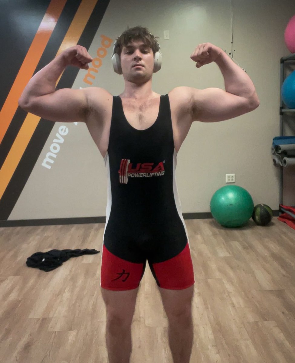POV: I corner you at the gym and force you into my sweaty armpits while you kneel with Tribute.
