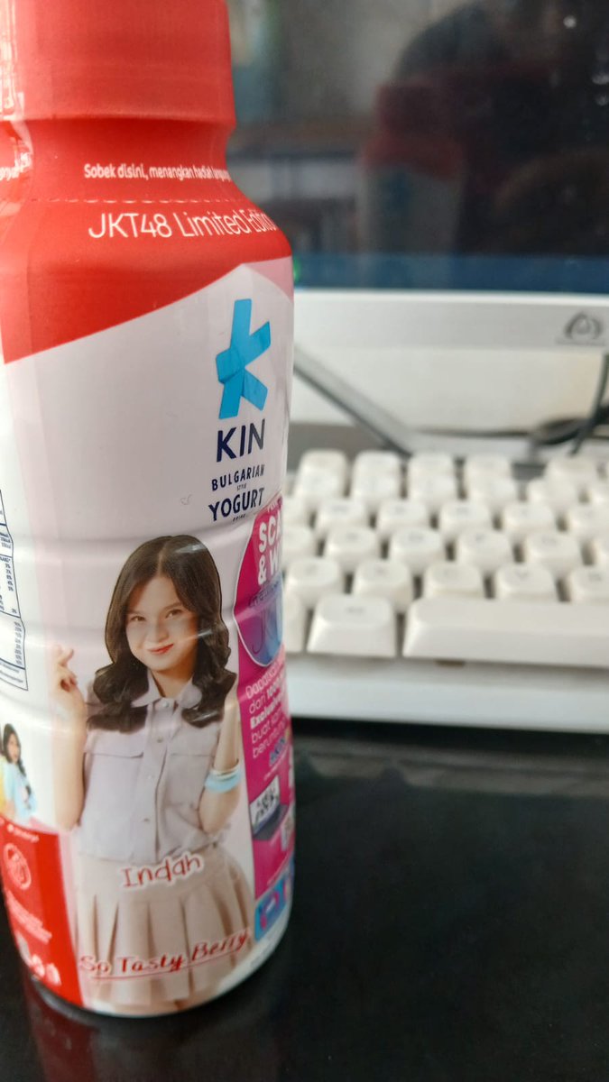 ibas_ex's tweet photo. Pagi pagi Minum @C_IndahJKT48 dlu biar fresh😂 https://t.co/ft7CZKX1vD