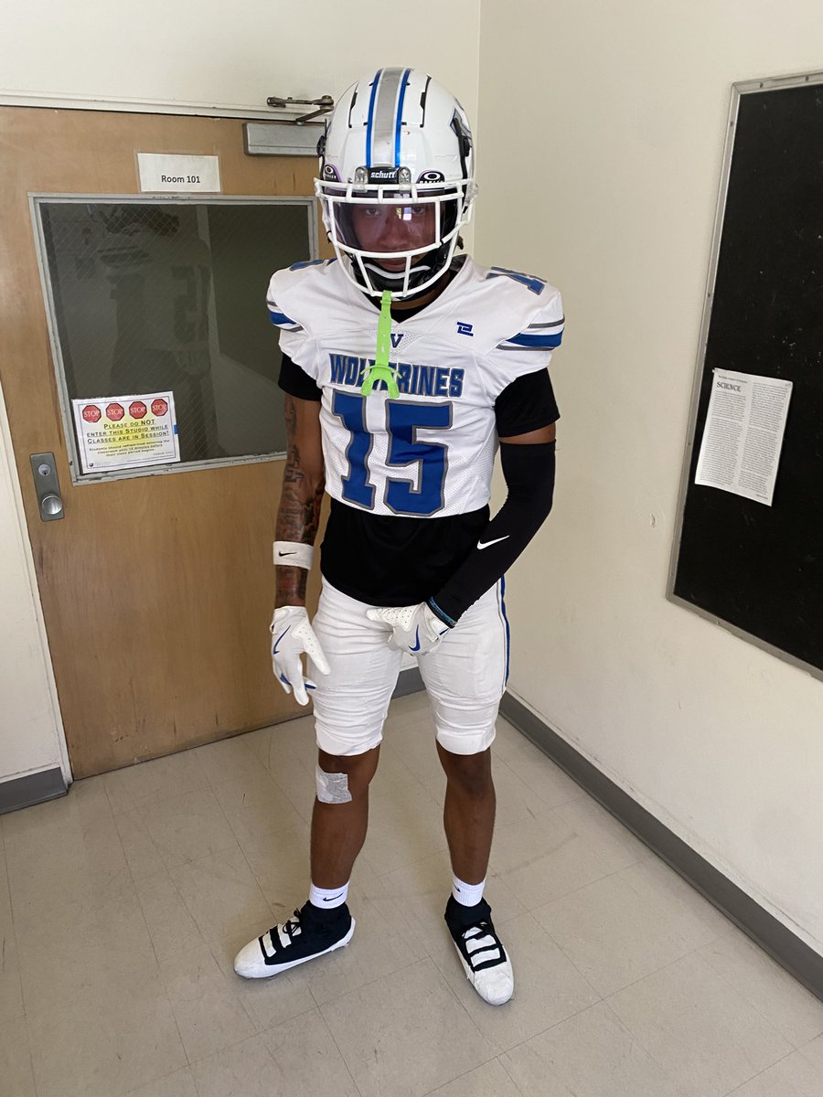 BigTicket06's tweet photo. good win vs Grossmont yesterday 30-13 had 6 tackles, 1 pbu 💪🏽 https://t.co/fmmfHKTLFs
