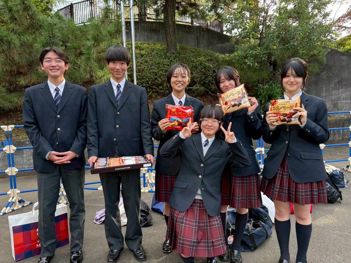 昨日は野球応援に行ってきました⚾️
3年生は現役最後のスリーボンドスタジアムでした🥲
結果は3対0で勝利しました！野球部の皆さんおめでとうございます！
差し入れを頂きました！ありがとうございます🙇‍♀️