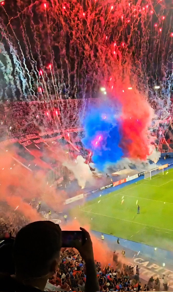 cerro879's tweet image. Siempre hay que dejar la vida por los colores. Tu pueblo que esta en las buenas y en las malas🔴🔵 

SOMOS LOS DUEÑOS DEL PAÍS🇵🇾 

TRIUNFO DEL MAS POPULAR 
CERRO PORTEÑO 1-0 GUARANI 
#clubcerroporteño 
#lamejorhinchadadelpaís 🔵🔴✅️  

Clausura 2025· Jornada 19 de 22