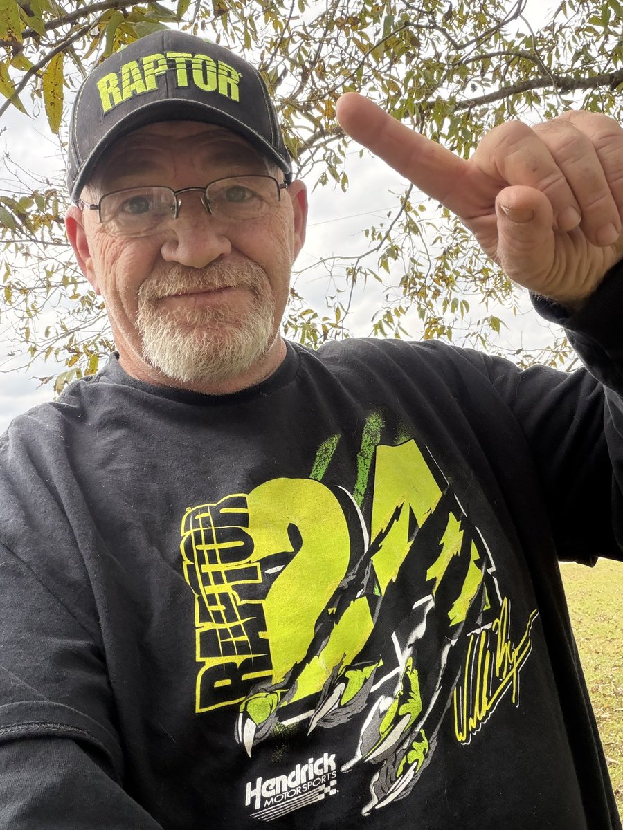 RandomNASCARFan's tweet photo. @WilliamByron You’re still my CHAMPION! https://t.co/Ibfv5qJndS