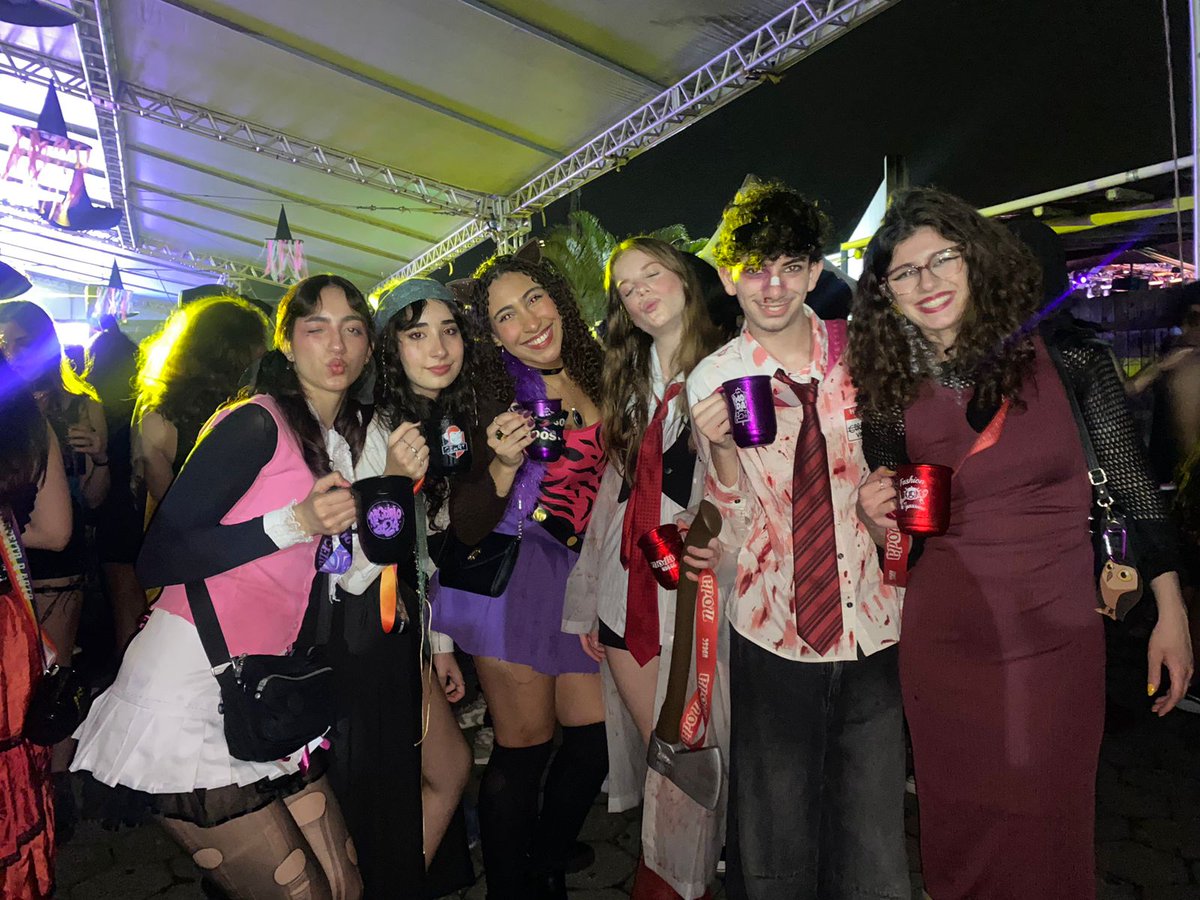 Nós quando somos moda Udesc na <a href="/fantasiarq/">FANTASIARQ UFSC 🌙</a>
