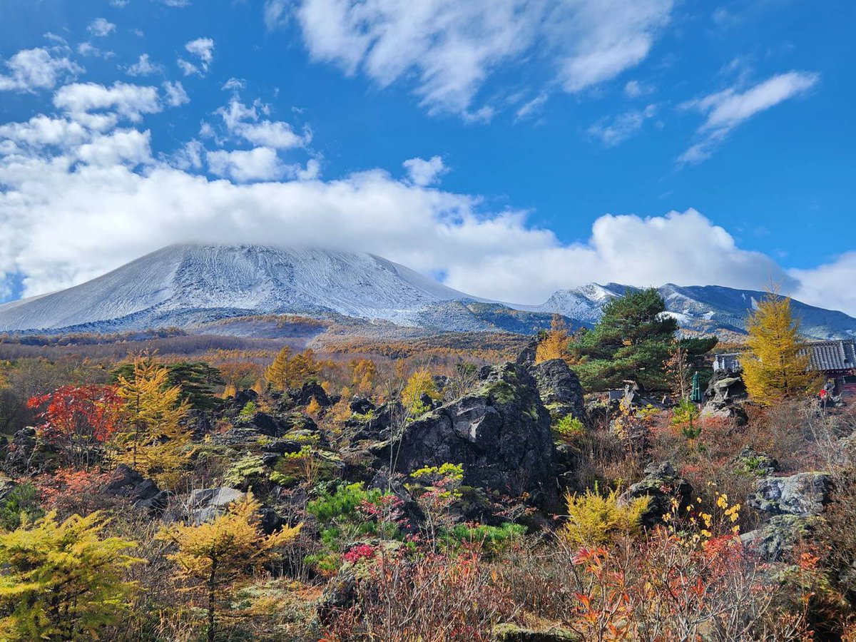 2025年11月3日9:45現在 鬼押出し園上空が抜けたように晴れました