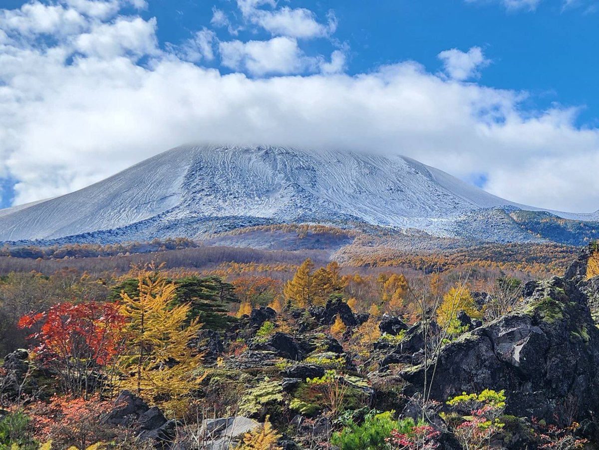 2025年11月3日9:45現在 鬼押出し園上空が抜けたように晴れました