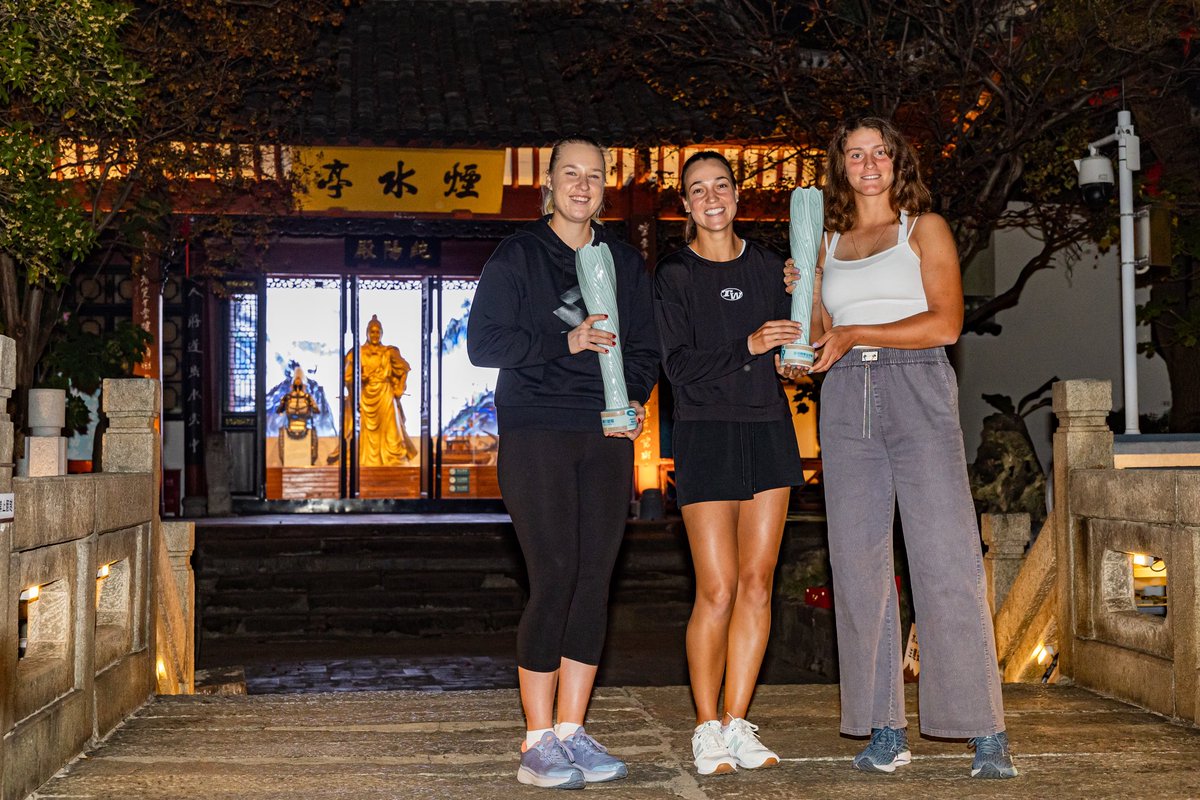 WTAJiangxiOpen's tweet photo. Champion photos in the Yanshui Pavilion📸🏆

📷: @WTA 

#JiangxiOpen https://t.co/6ioh7TRrH7
