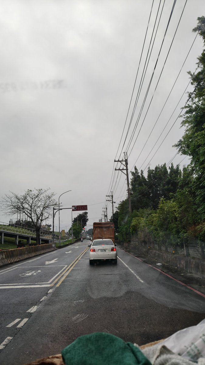 放假
漫無目的的走

下雨了
喝咖啡了