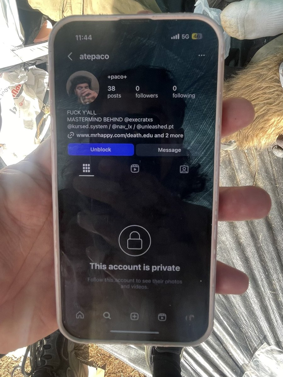 SOCIA VEIO-ME PEDIR INSTA: O INSTA QUE ME DESTE ONTEM NÃO É A TUA PRINCIPAL, METE AQUI O TEU INSTA QUE EU NÃO ENCONTRO

TAVA BLOQUEADO E ELA NÃO SE LEMBRAVA, NOW THATS DIVERGENT 

TIREI FOTO E MANDEI PARA ELA DE RECORDAÇÃO