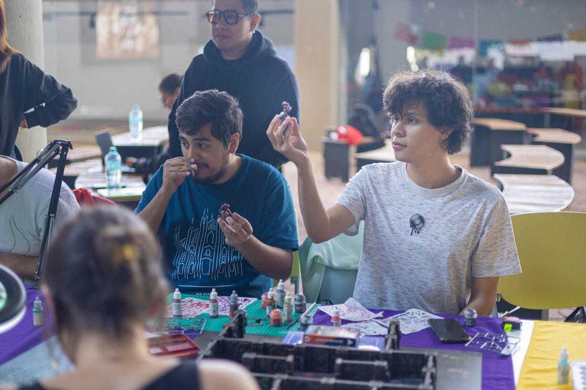 TECcampusQRO's tweet image. 👻🎨 Creatividad e imaginación se vivieron en EscalofriARTE 2025, evento de la Escuela de Arte, Arquitectura y Diseño que celebró el arte digital con talleres, invitados y mucho talento. 💡💙 #OrgulloTec #LADQuerétaro