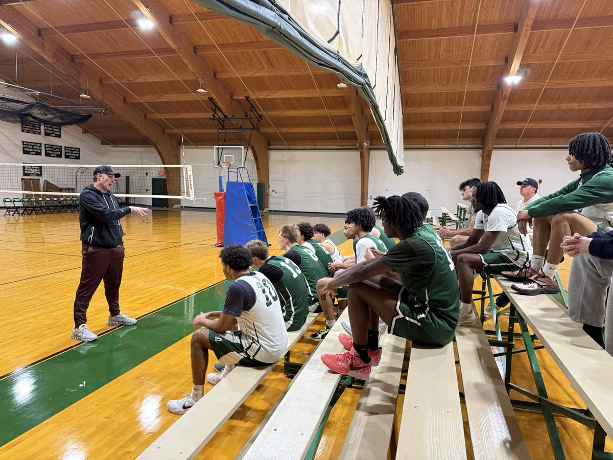CoachCarm's tweet image. Great catching up today! @coachalexpopp 
@WinchHoops …. Always great to be in the gym and helping young men learn from past experiences. #Gratitude #Serve #Lead #Grow #Give