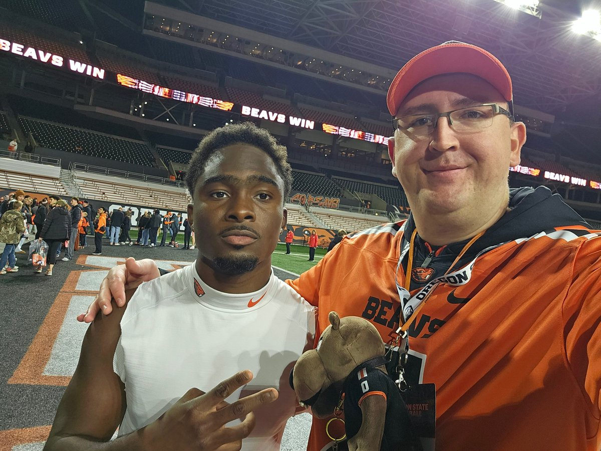 Shoutout to Taz Reddicks <a href="/TAKEHIMDEEP/">Tastean “TAZ” Reddicks</a> for that unbelievable catch on the game winning drive! I still dont know how you caught that! Thank you for your kindness and congrats on the win! #GoBeavs