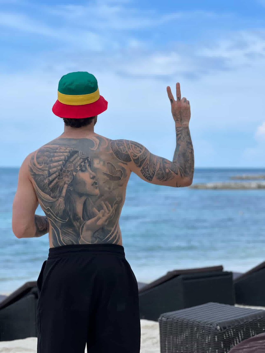 mapaulacardenas's tweet photo. Si la vida me va a dar la espalda ojalá sea está 

NORTEO CON WINGO EN JAMAICA https://t.co/NilqmvL3eb