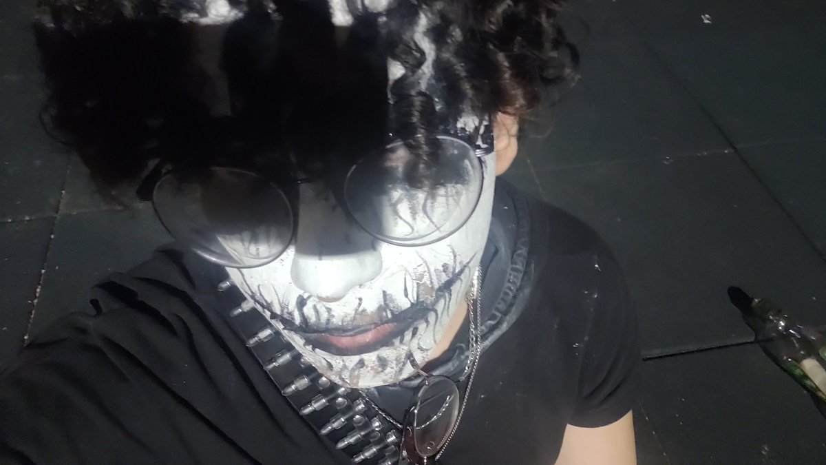 trick_zter's tweet photo. Incrivelmente eu fiquei muito bonito com essa maquiagem, tô pensado em fazer ela pra sair em eventos aí https://t.co/lIOs0pGeBr