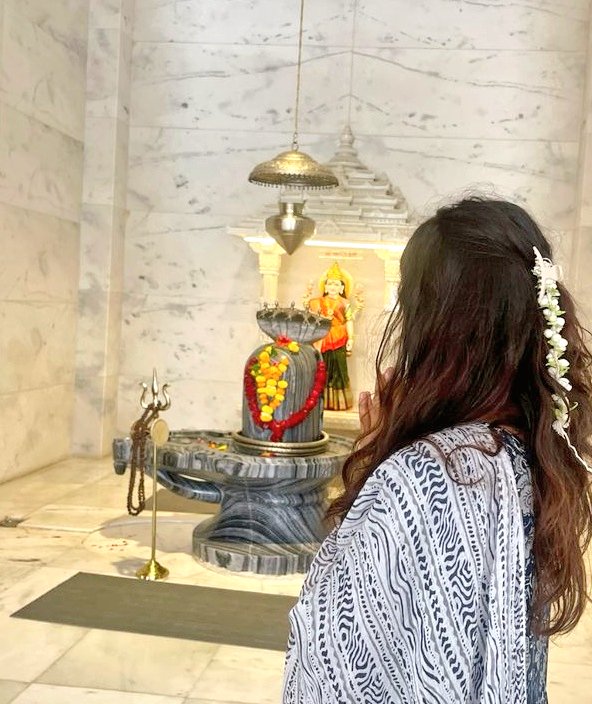 देवो के देव महादेव की कृपा सभी भक्तो पर सदैव बनी रहे। 

आपका दिन शुभ और मंगलमय हो...सुप्रभात जी। 

हर हर महादेव जय भोलेनाथ