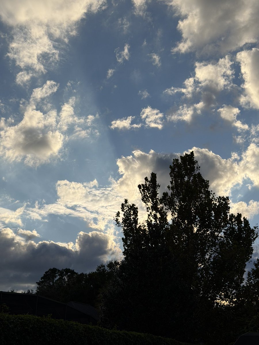 siraim's tweet image. Weekend of softball was not great… but the clouds and the moon this afternoon were really lovely.