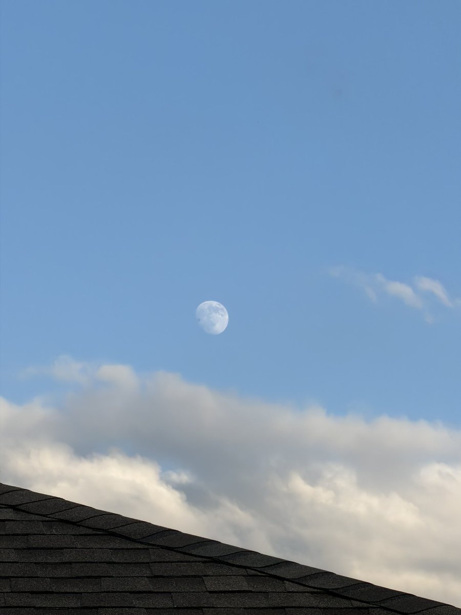 siraim's tweet image. Weekend of softball was not great… but the clouds and the moon this afternoon were really lovely.