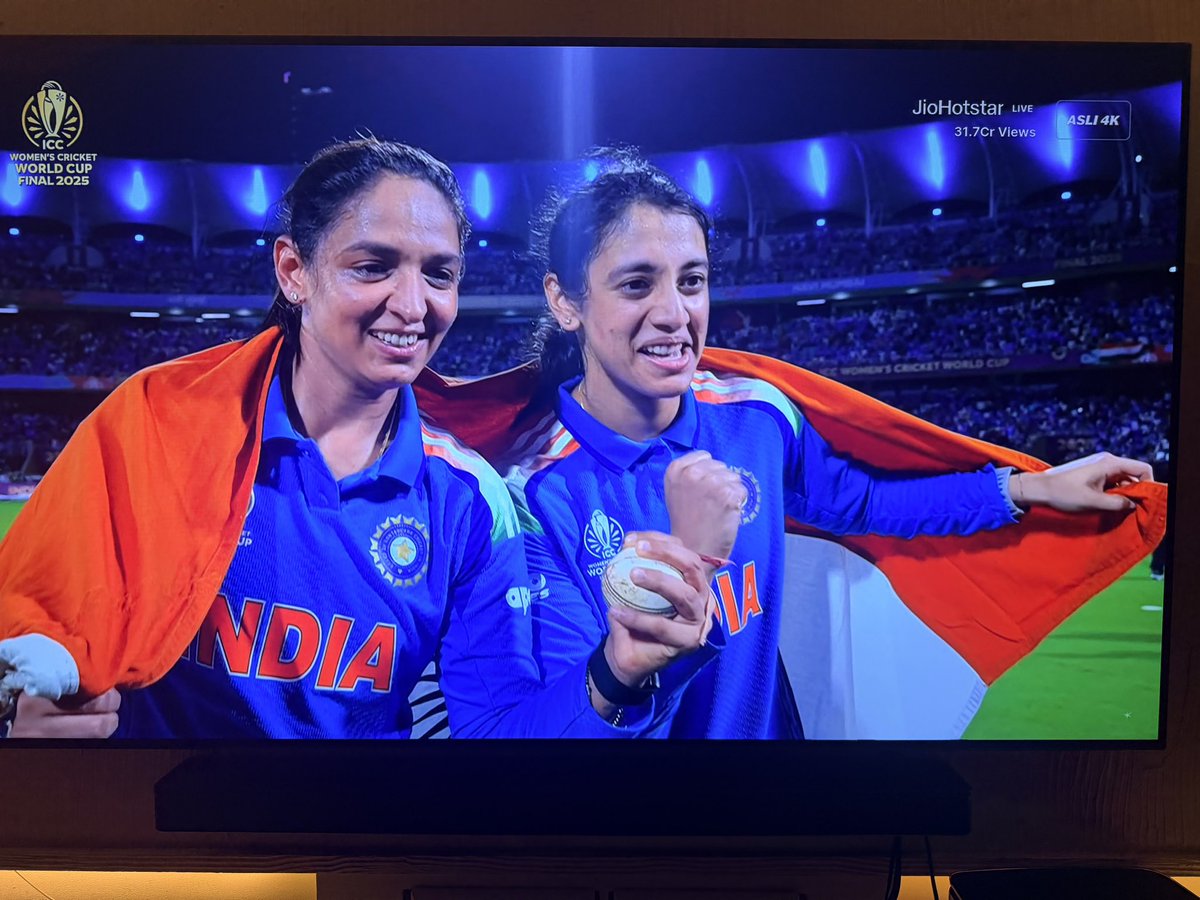 iamrajchoco's tweet image. 𝐂.𝐇.𝐀.𝐌.𝐏.𝐈.𝐎.𝐍.𝐒 🏆

Congratulations to #TeamIndia on winning their maiden ICC Women&apos;s Cricket World Cup 

Indiaaaaaa Indiaaaaa  🇮🇳 

#WomenInBlue | #CWC25 | #Final | #INDvSA