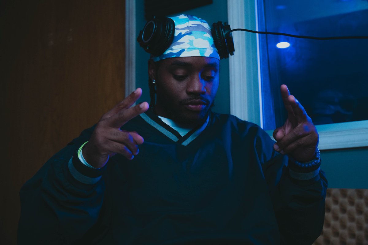 CottrellMontana's tweet photo. Hip-Hop Died Again.. https://t.co/gYDWV3LrYy