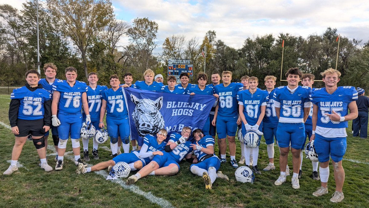 AGBluejayHogs's tweet image. A little late, but what an afternoon Friday was! 151 on the ground, 366 through the air. All about the dash in the middle. #Hogs #MOB #74