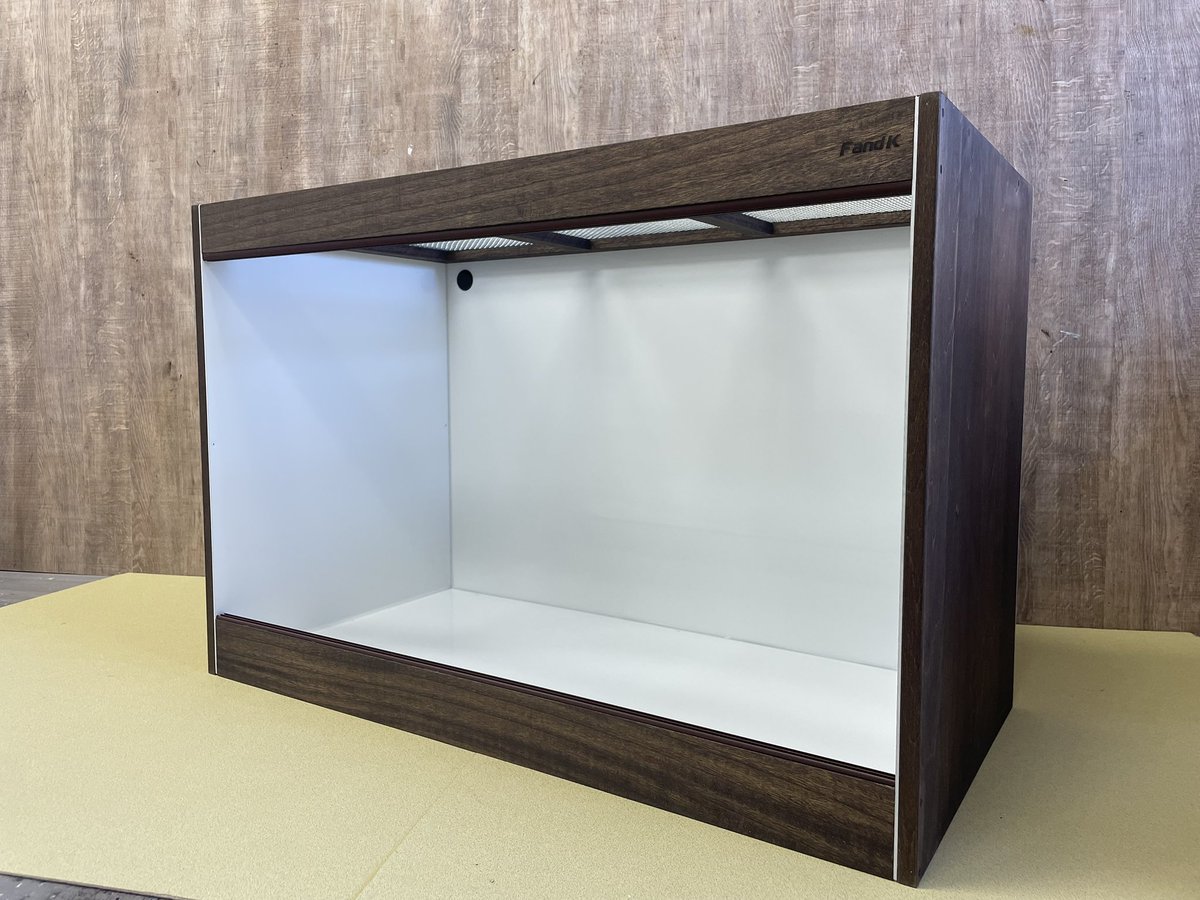 こんにちは太郎　ＦandＫ爬虫類木製ケージ FandK爬虫類木製ケージ おはようございます！ ヘビ用ケージ