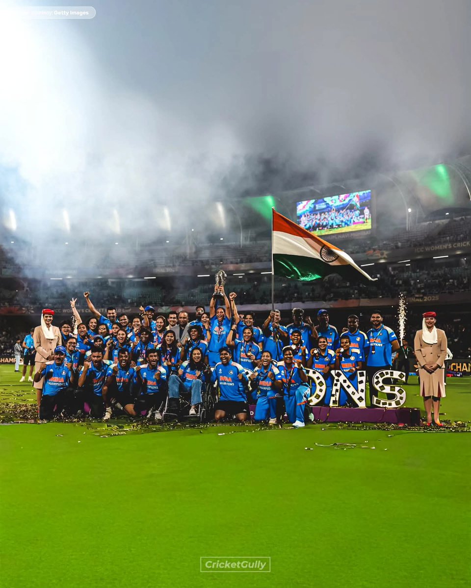 बेटियों ने बढ़ाया देश का सम्मान...

🏆 भारत बना विश्व चैंपियन  🇮🇳

#WomensWorldCup2025 
साउथ अफ्रीका को हराकर भारत अब महिला क्रिकेट में बना विश्व विजेता 🏆

देशवासियों को बधाई...बेटियों को बधाई..
जय हिन्द।

#INDvsSA #WomensWorldCup2025 
#ICCWomensWorldCup2025