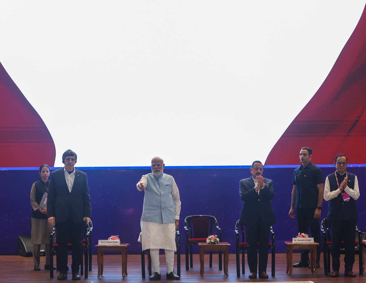 PrinSciAdvOff's tweet image. At #ESTIC2025, the PM launched the RDI Fund — enabling low/zero-interest financing for private sector research &amp;amp; innovation.

He also released the Vision Document &amp;amp; Coffee Table Book showcasing 11 years of S&amp;amp;T achievements, followed by a short film on India’s RDI journey.…