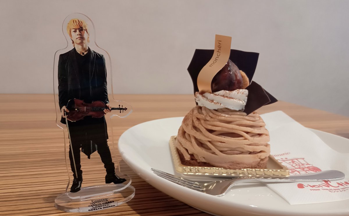 Kanaderuomoi's tweet image. 隼人さん、お誕生日おめでとうございます✨
凛とした芯のある綺麗な音色、深く優しくあたたかな音色、色っぽい音色、隼人さんのバイオリンの音色が大好きです🎻.｡.:* ♬*゜
格好良いところも、優しいところも、そして笑顔が大好きです💕(*´˘`*)
楽しい1年を🎻🎣🏍️☆*:
#sources(#ソーシズ)
#日髙隼人