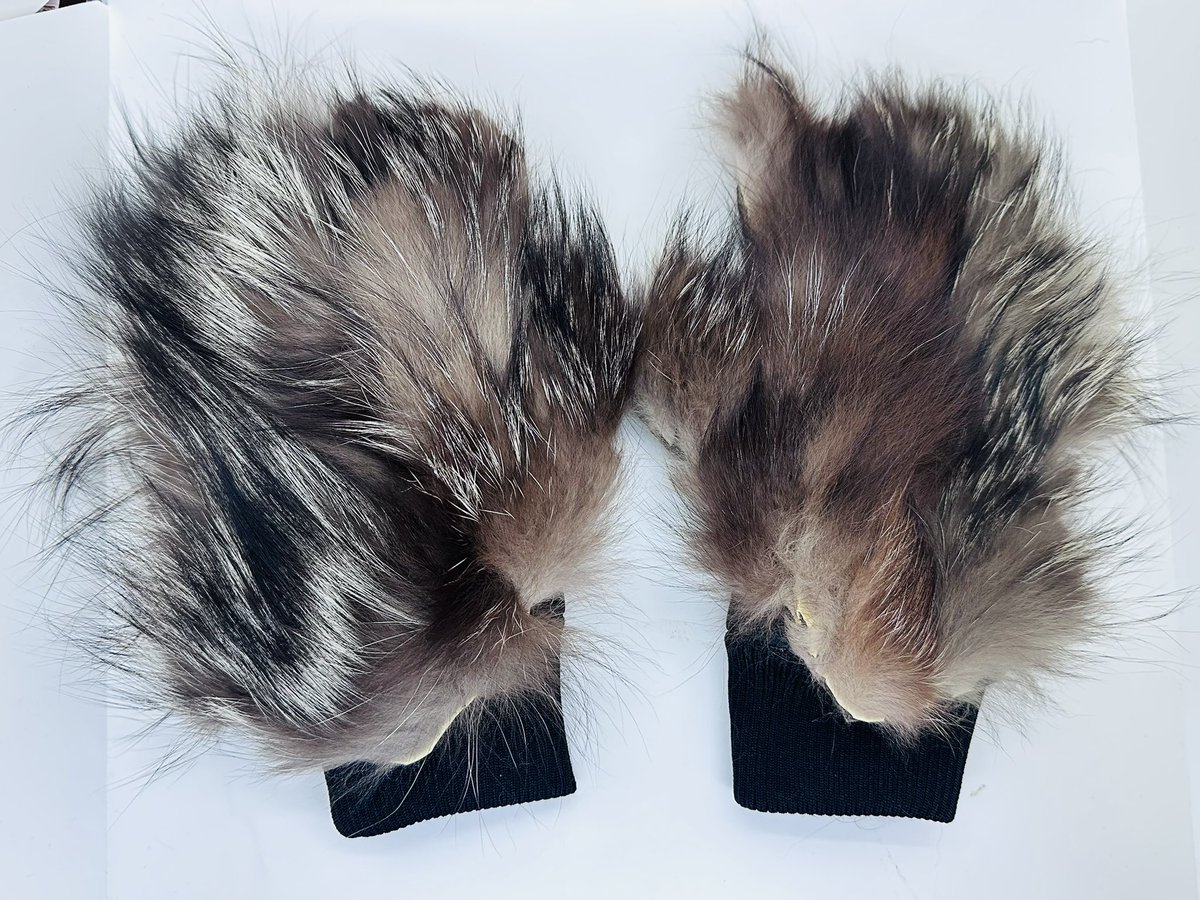 Darts_FF14Yokai's tweet image. そろそろ装備品のモデル、製作者様等の紹介を。。。。。。

🎯：@TJDarts1 様( @666siho モデル)
⚔️：@kachinta 内( 忍家様/新撰組様)で購入,
         @takumikougei 様
🎭：@taisyu_shockdou 様
🦊手甲：@kazetaka_makai 様
 角：@siragiriyueri 様
細かいキャラ設定?等：@red_warlord 様…