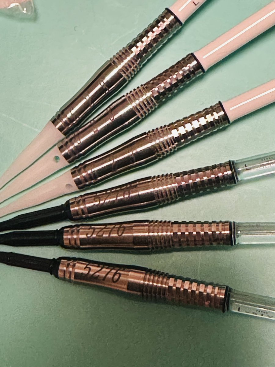 Darts_FF14Yokai's tweet image. そろそろ装備品のモデル、製作者様等の紹介を。。。。。。

🎯：@TJDarts1 様( @666siho モデル)
⚔️：@kachinta 内( 忍家様/新撰組様)で購入,
         @takumikougei 様
🎭：@taisyu_shockdou 様
🦊手甲：@kazetaka_makai 様
 角：@siragiriyueri 様
細かいキャラ設定?等：@red_warlord 様…