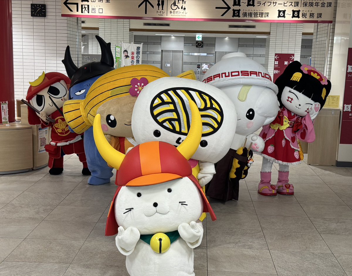 本日 #ひこにゃん 殿は普段のお散歩に加え、#ひこねの城まつりパレード