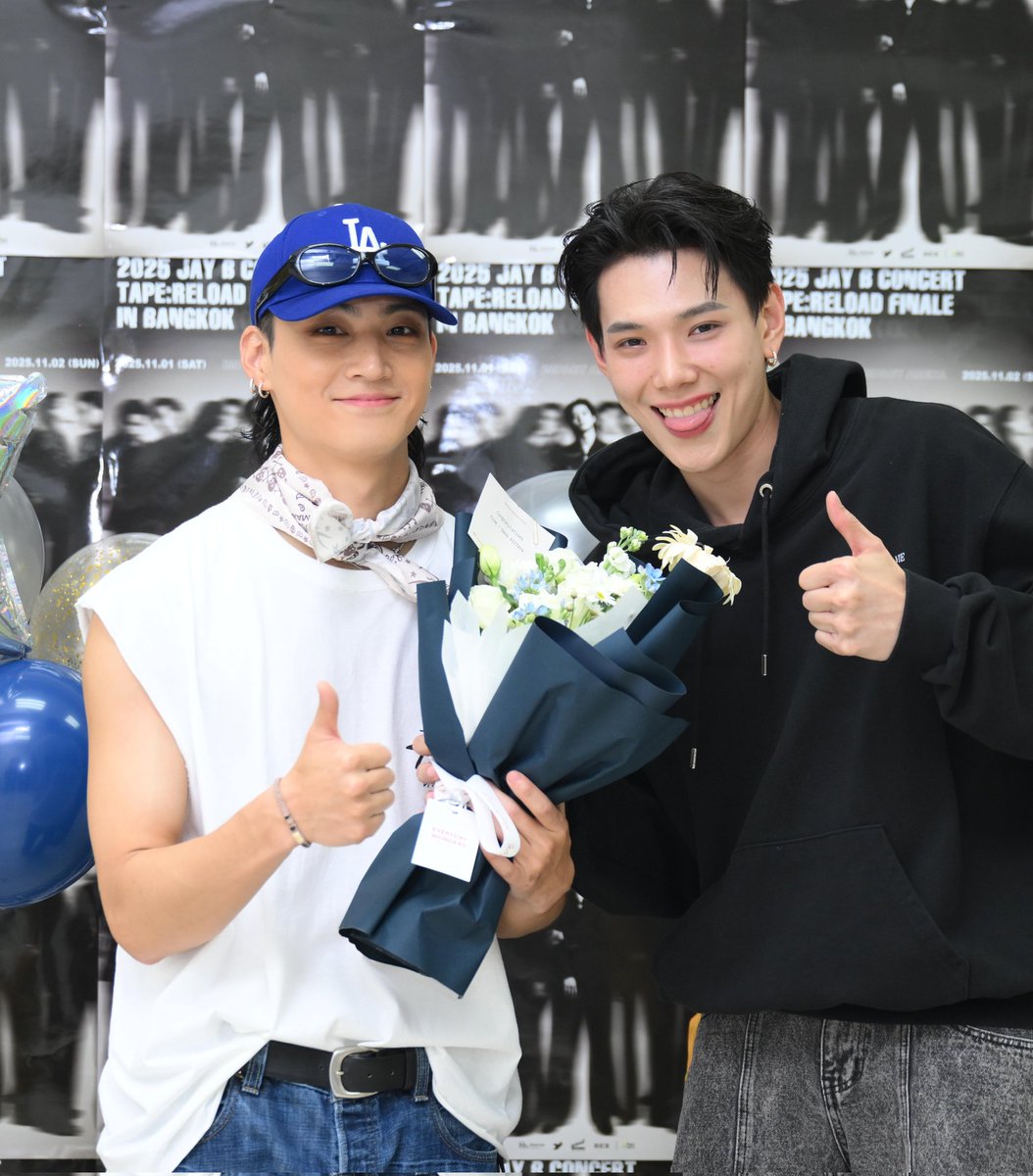 ไดโนเสาร์ย้าก🦖 tweet media