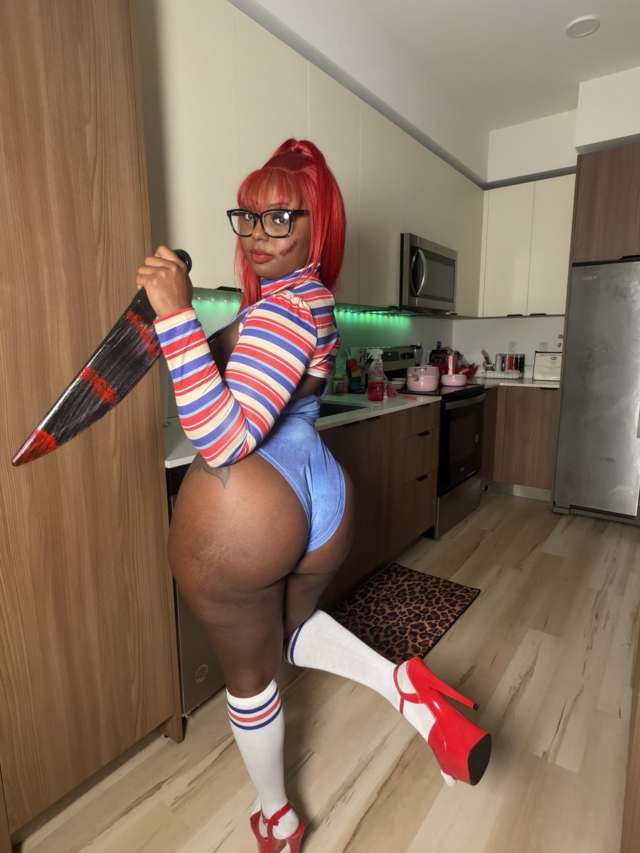 KitKitpretty361's tweet photo. Happy Halloween 🎃 from Chucky https://t.co/VijNTVhZhv