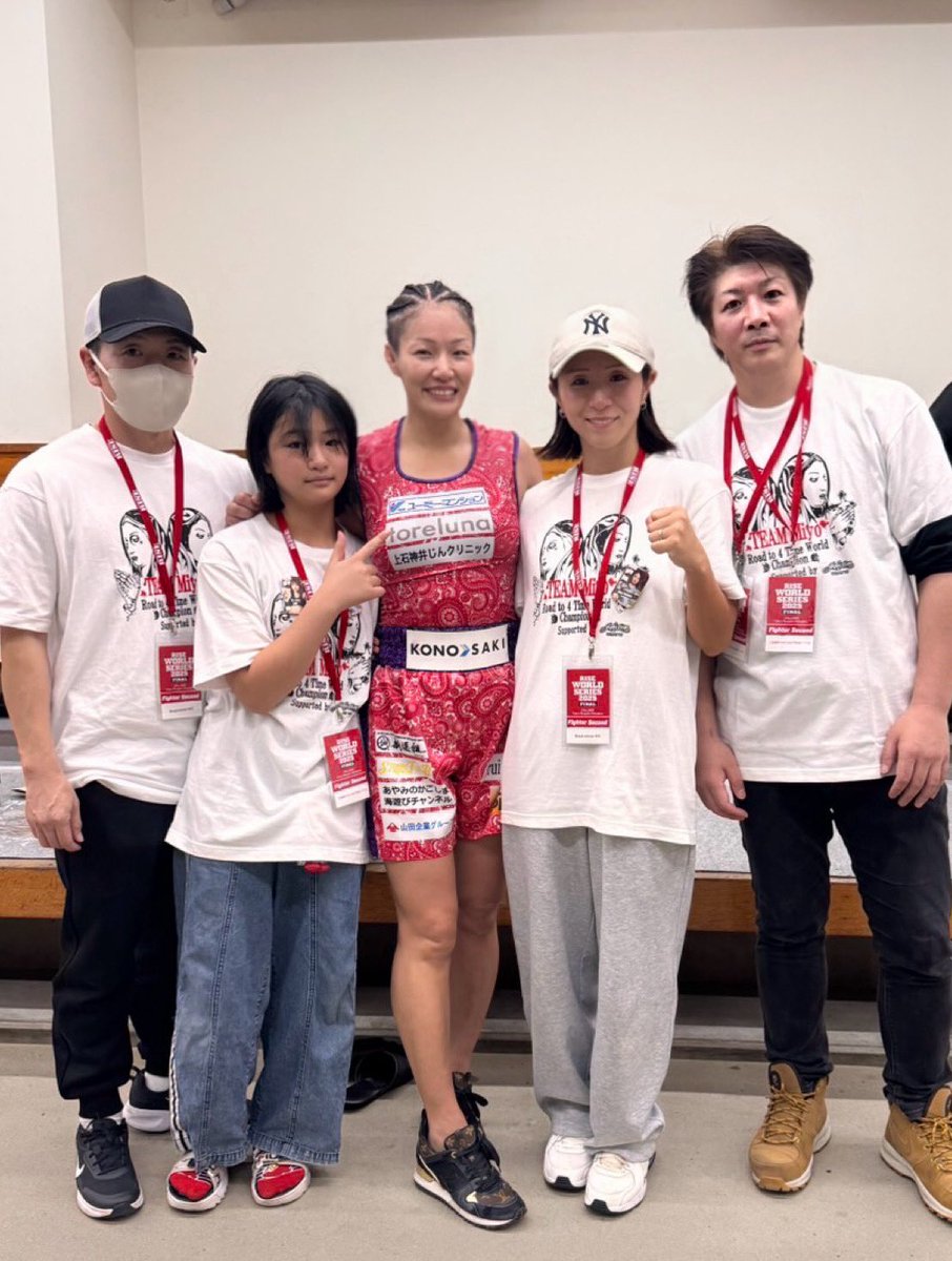 昨日は12年振りのキックボクシング復帰戦を勝利で飾ることが出来ました🙂‍↕️

関わって下さった皆様に心から感謝いたします🙂‍↕️
朝から、公子共にお世話になった北野トレーナーのお墓参りに行ってます🙂‍↕️

柳沼君夫婦連れてってくれてありがとう🙂‍↕️