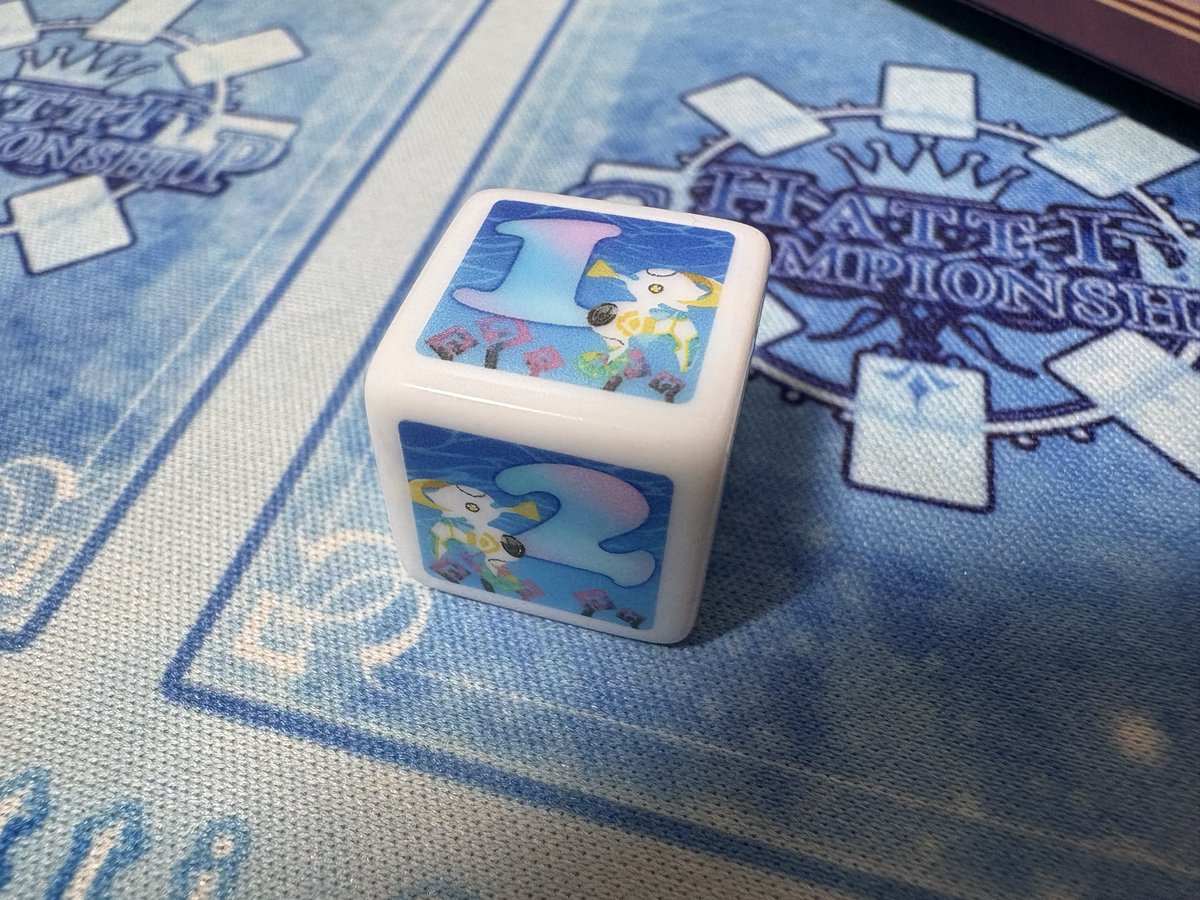 いつもブログのサムネイラストを描いて頂いているカナメさんから、
これまで頂いたイラストを使用した特製デッキケースと、シーアーカイバーデザインのサイコロをプレゼントして頂きました！！

世界でたった1つのデッキケースとサイコロです
嬉し過ぎる…😭
大切に使わせて頂きます！