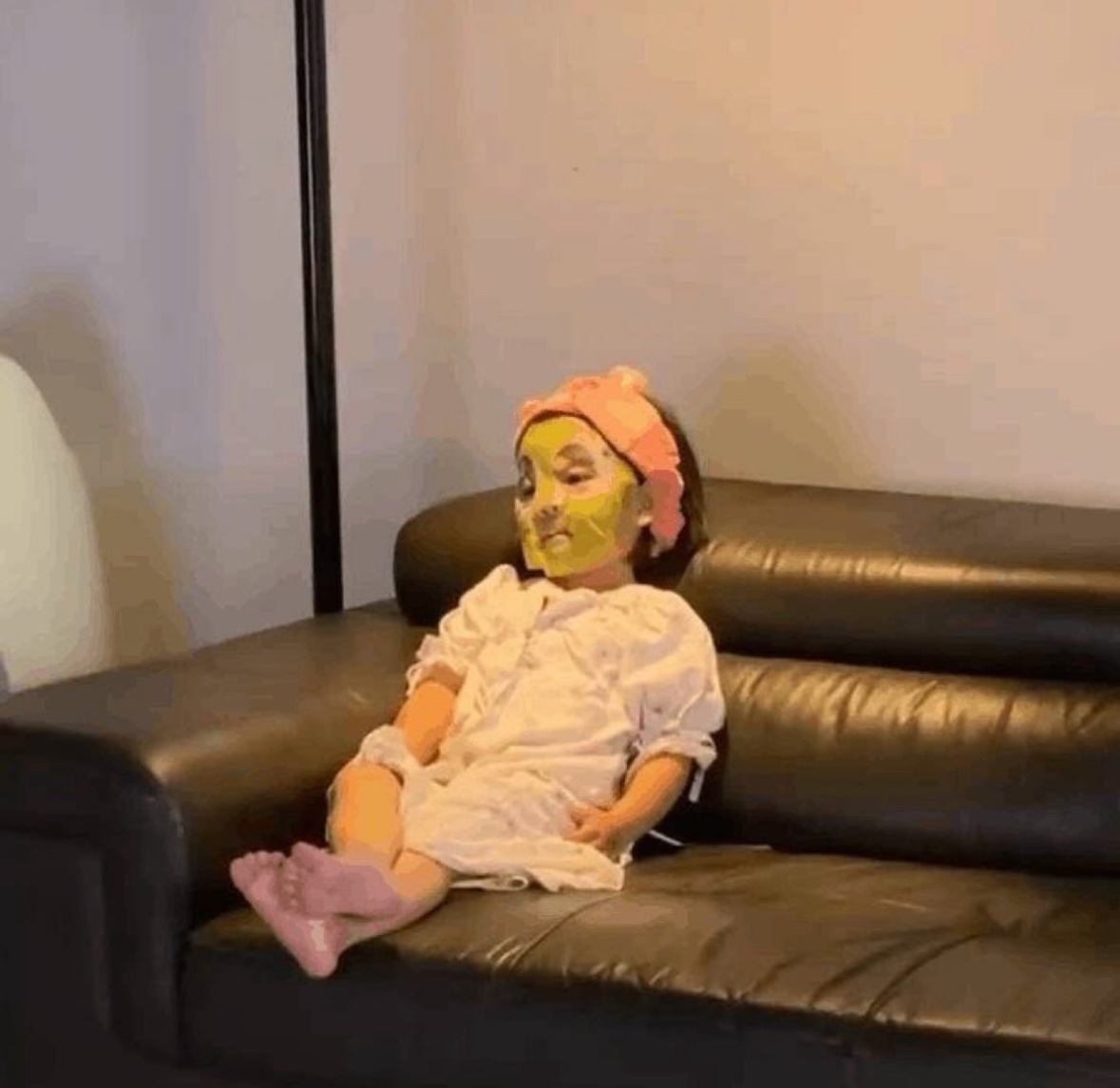 Mental olarak bitmis ama bakım yapmayı asla bırakmayan o kız