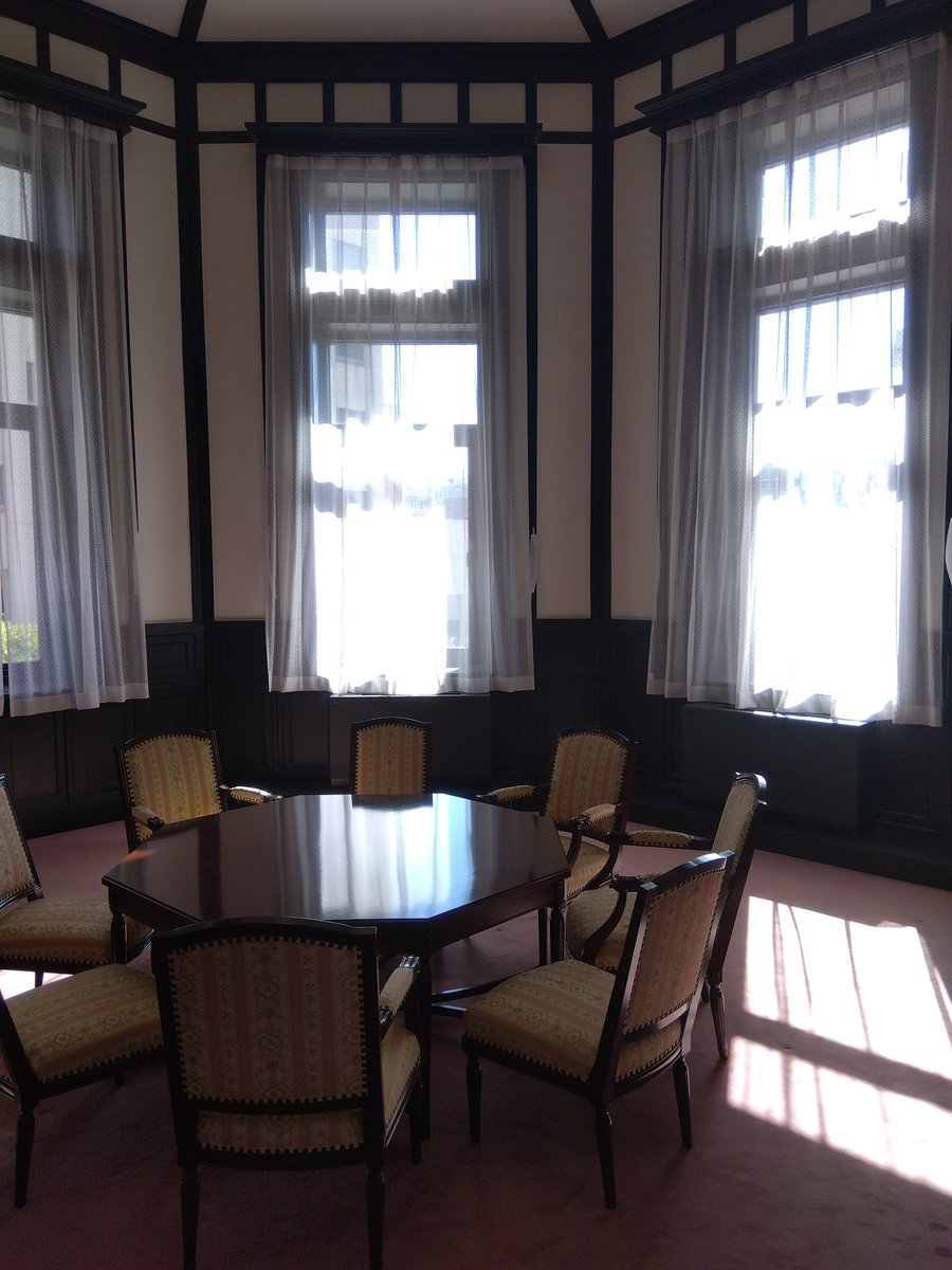 yamabatono's tweet image. 横浜みなとみらい周辺を満喫中。今ある建物の中に昔の人の姿を思い浮かべる遊び。
景観を崩さずバリアフリーにする技術すごい。#横浜みなとみらい