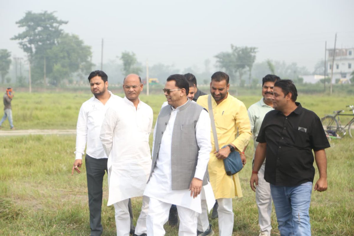 📍बिहार प्रवास – पिपरा विधानसभा

आज पिपरा विधानसभा में आगामी 4 नवंबर को देश के यशस्वी गृहमंत्री माननीय अमित शाह जी की विशाल जनसभा के संदर्भ में गांधी मैदान पहुंचकर सभा स्थल की तैयारियों का निरीक्षण किया।

साथ ही हेलीपैड स्थल पर चल रहे निर्माण कार्यों की प्रगति का भी अवलोकन किया.