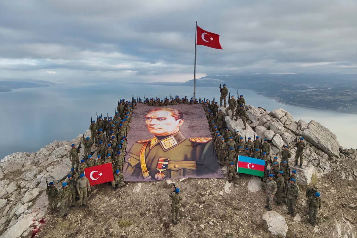analistcii's tweet image. 🇹🇷🇦🇿 Türk ve Azerbaycan komandoları tek yürek.