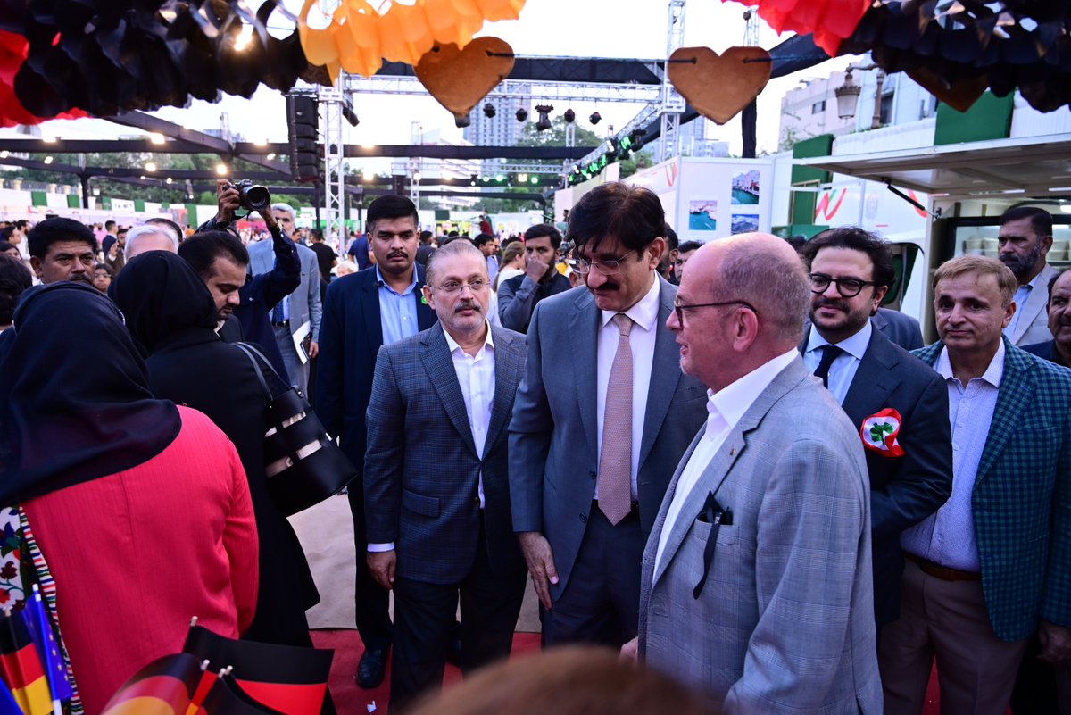 GermanyinKHI's tweet image. 🌎 Celebrating cultural exchange &amp;amp; sustainability! 🤝 German Consulate Karachi had an amazing time at #DiplomaticBazaar &quot;Global Palate – Pakistani Soul&quot;! 🇩🇪🇵🇰 Fresh breads, cakes &amp;amp; coffee ☕️🍰️ &amp;amp; plant seedlings 🌱for sustainability. Thanks to all who joined!💚 #CulturalExchange