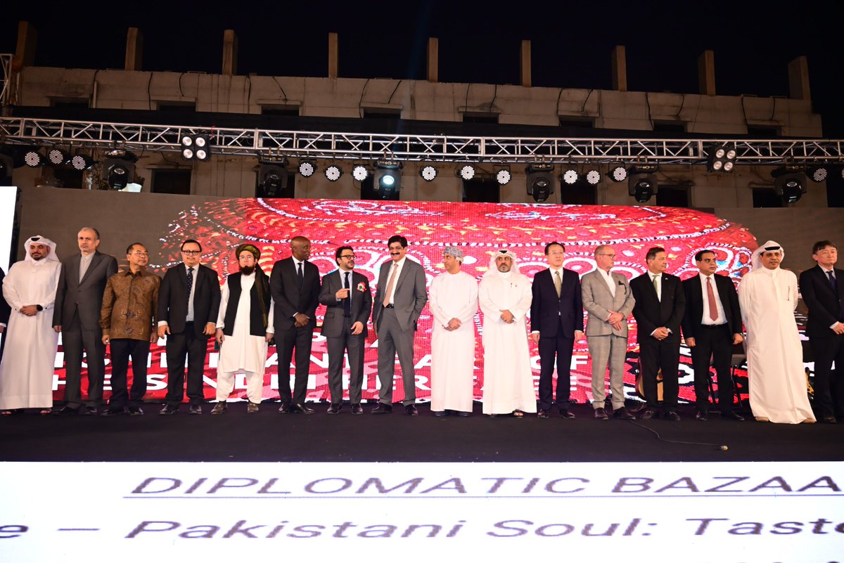 GermanyinKHI's tweet image. 🌎 Celebrating cultural exchange &amp;amp; sustainability! 🤝 German Consulate Karachi had an amazing time at #DiplomaticBazaar &quot;Global Palate – Pakistani Soul&quot;! 🇩🇪🇵🇰 Fresh breads, cakes &amp;amp; coffee ☕️🍰️ &amp;amp; plant seedlings 🌱for sustainability. Thanks to all who joined!💚 #CulturalExchange