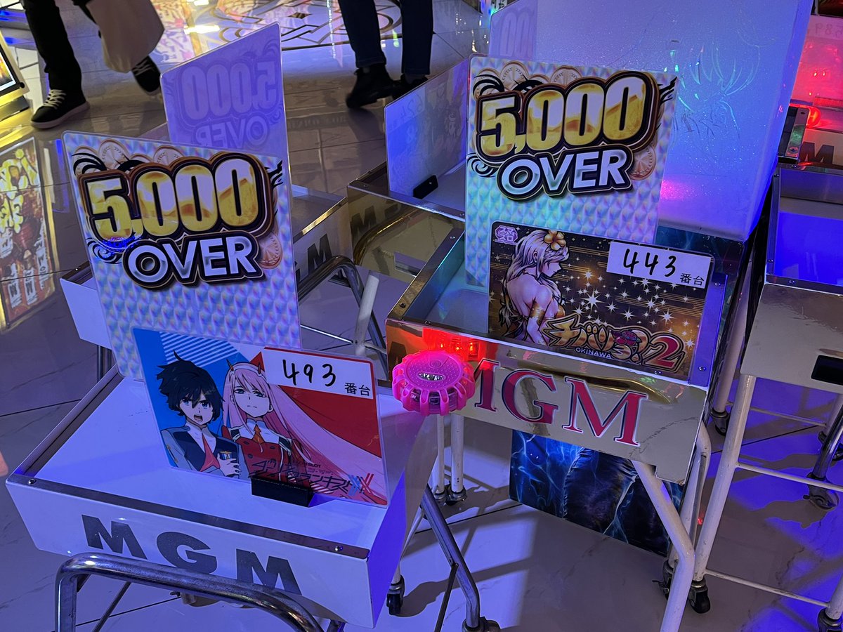 Secffae's tweet photo. 店内

アイム、ラブ嬢🈵
ゴージャグ🈳わずか
ダリフラ6600枚over
いざ番長6000、5500枚over
沖ドキブラック5100、3500枚over
炎炎4100枚over
バジリスク4000枚over
喰種3600枚over
かぐや様3000枚over
ハナハナコーナー、ジャグラーコーナー人気🔥

お昼すぎから、さらにスロットコーナー高稼働です☺
ジャグラーコーナー、流石おすすめ！
店長さんの気合が伝わってきます🫨
私もたくさん楽しんでます✨

#MGM四日市店 さま
#PR