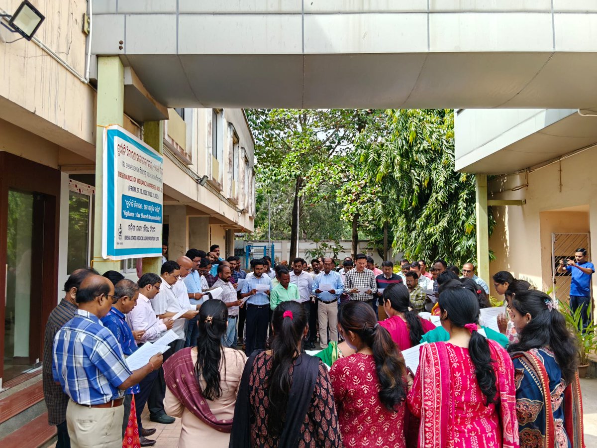 OSMCL1's tweet image. ଦୂର୍ନୀତି ନିବାରଣ ସଚେତନତା ସପ୍ତାହ ପାଳନ ଉପଲକ୍ଷେ “ଦୂର୍ନୀତି ନିବାରଣ : ଆମ ସାମୂହିକ ଦାୟିତ୍ୱ” ; ପ୍ରସଙ୍ଗ କୁ ଭିତ୍ତି କରି ଓଡିଶା ରାଜ୍ୟ ଔଷଧ ନିଗମ  ଠାରେ ସମ୍ମୁହ ଶପଥ ପାଠ କାର୍ଯ୍ୟକ୍ରମ ଅନୁଷ୍ଠିତ ହୋଇଯାଇ ଅଛି ।