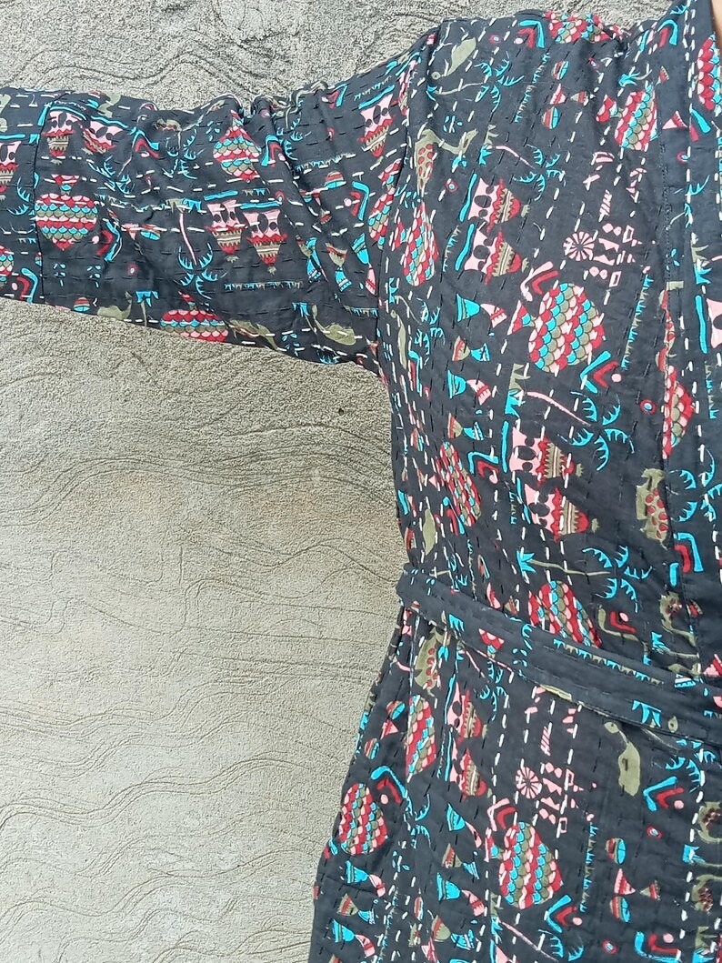 blockprinting01's tweet photo. Floral Print Cotton Kantha Kimono Robe: Handmade Indian Jacket.
#cottonkimono #handmade #kanthaquilt #bohokimono #winterrobe #floralrobe. https://t.co/syhnZmHele