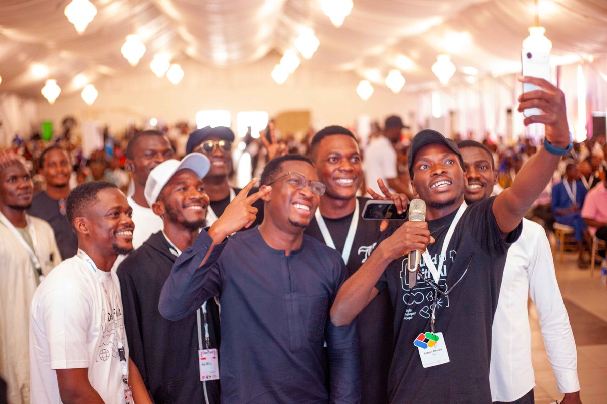 itzareous's tweet image. DevFest Ilorin 2025 was incredible! 3 days. Hundreds of amazing people. One unforgettable moment was @shollsman showing up to support our community. That meant the world to us. Huge thanks to every speaker who shared knowledge. My team @gdgIlorin, who made it happen, and all…